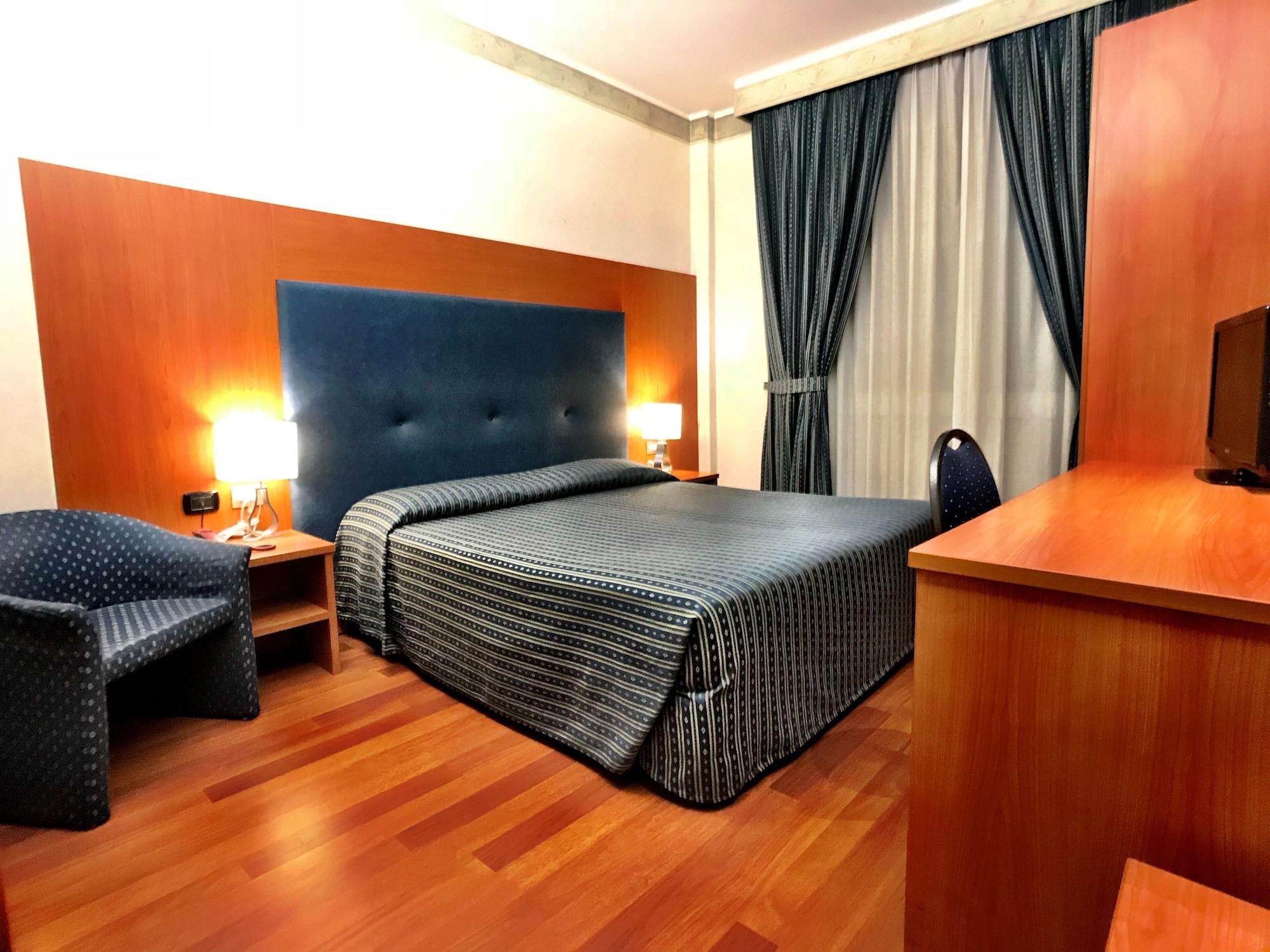 Hotel Mec Milan Exterior photo