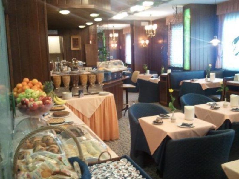 Hotel Mec Milan Exterior photo